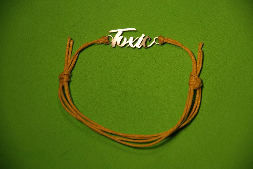 Toxic - bransoletka sznurkowa
