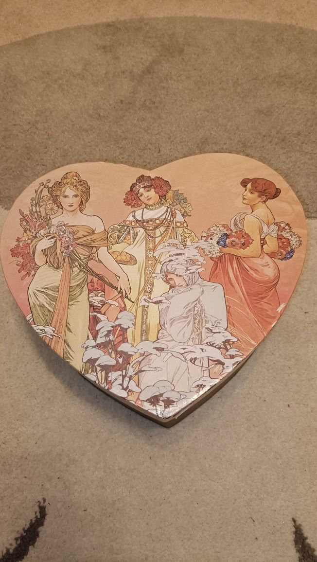 Dwie filiżanki z porcelany Queen Isabell

KOLEKCJA LIMITO