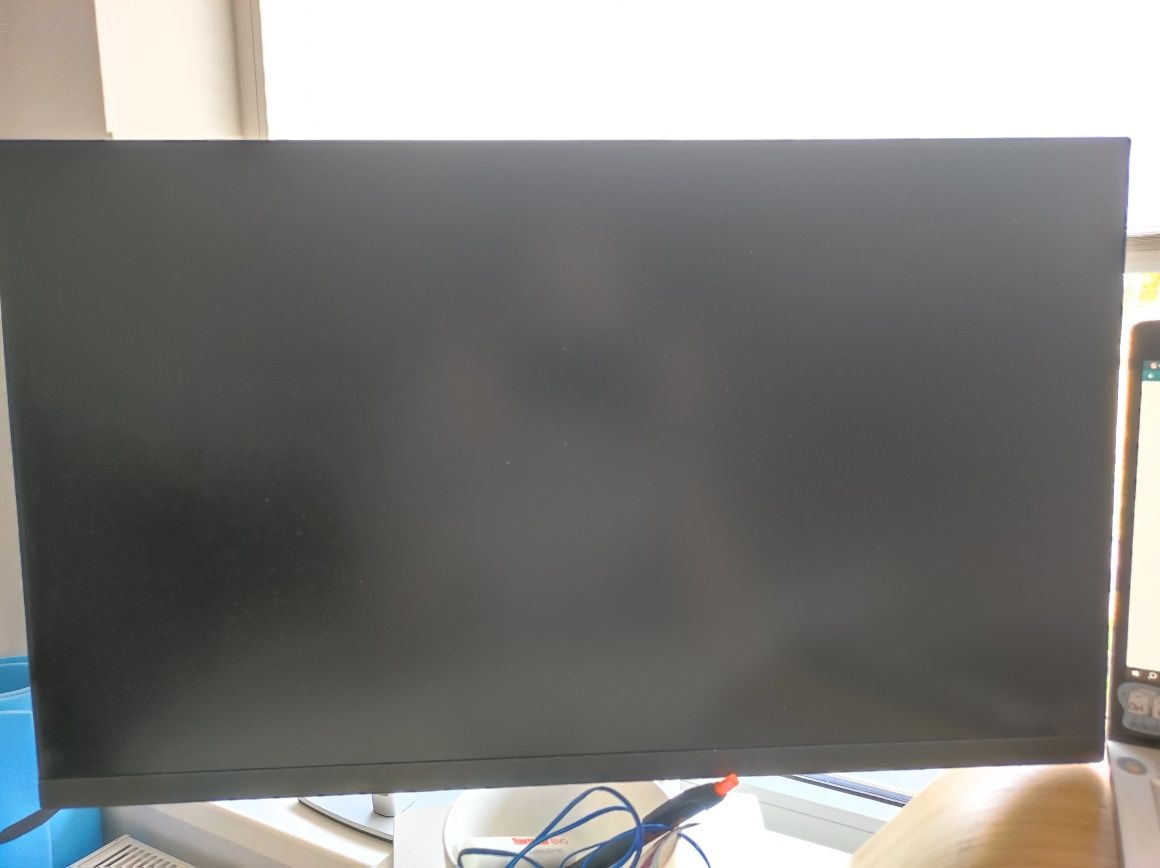 Monitor  Dell 23,8" P2422H z uszkodzonym ekranem