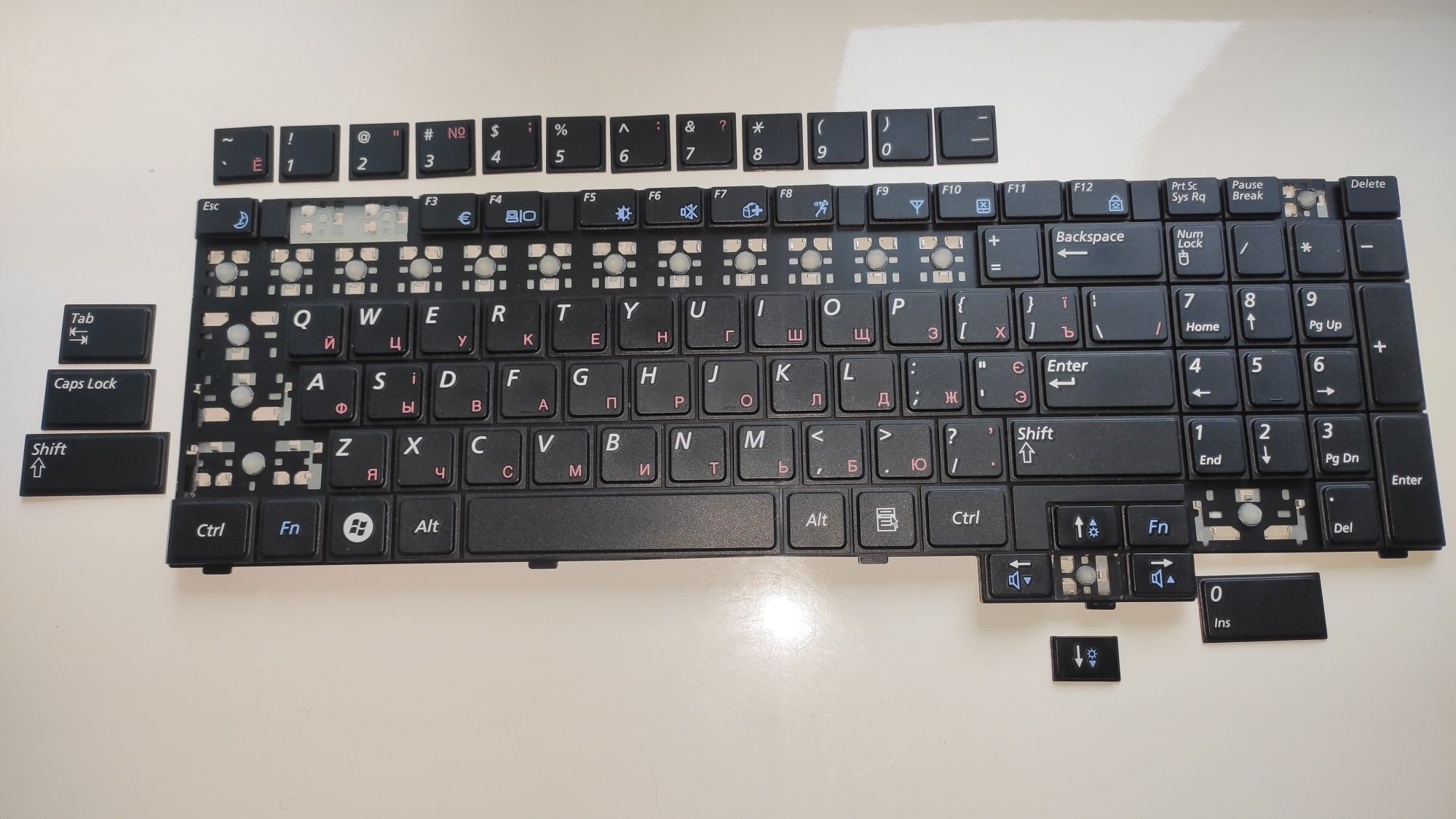 Клавиатура от ноутбука Самсунг R528 и т.д.