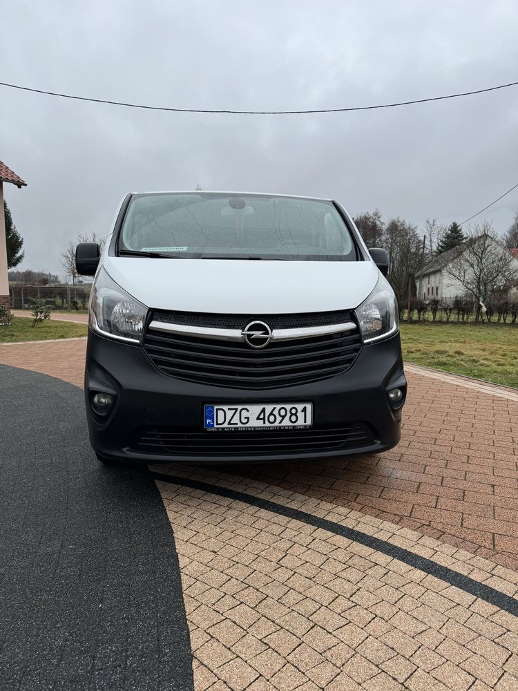 Opel vivaro 9 osobowy 2015 rok - pierwszy właściciel w kraju
