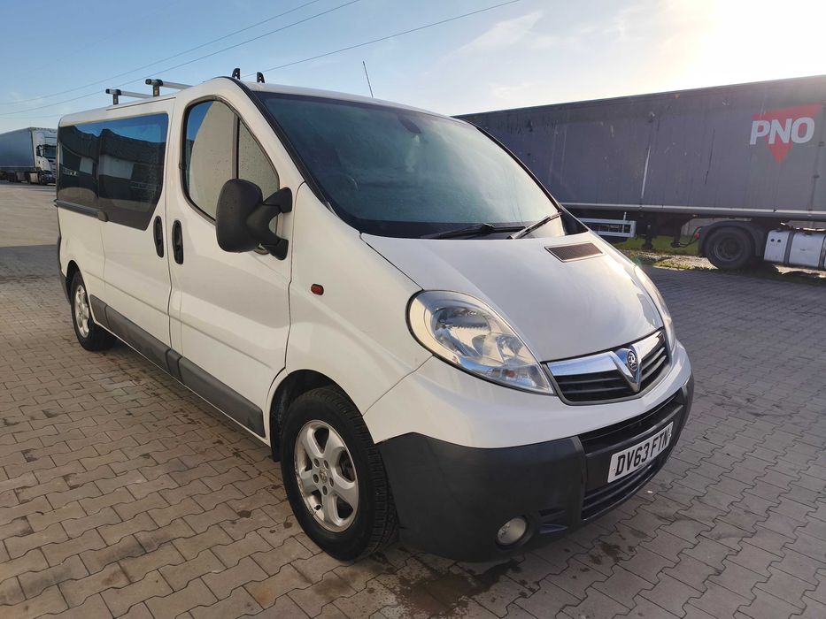 Opel Vivaro 9 osobowy Ładny Automat Uszkodzony Anglik Sławsk