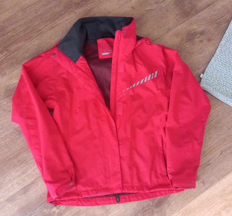 Kurtka helly Hansen czerwona z kapturem