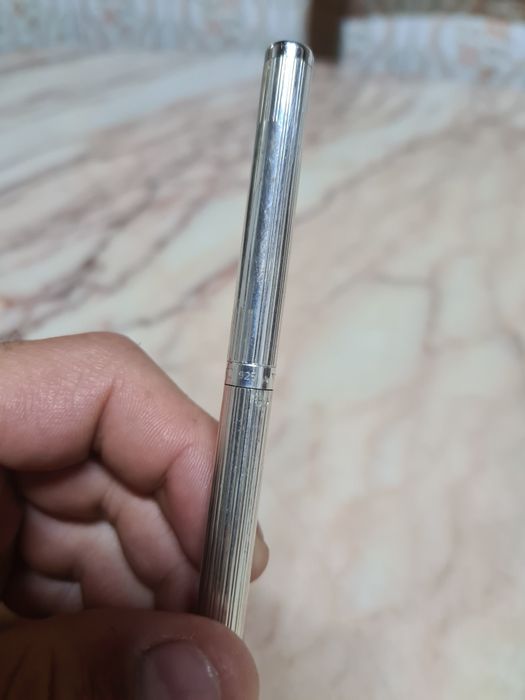 Caneta azul em prata