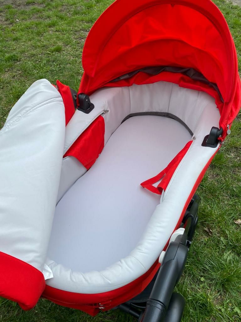 Продам детскую коляску STOKKE Trailz