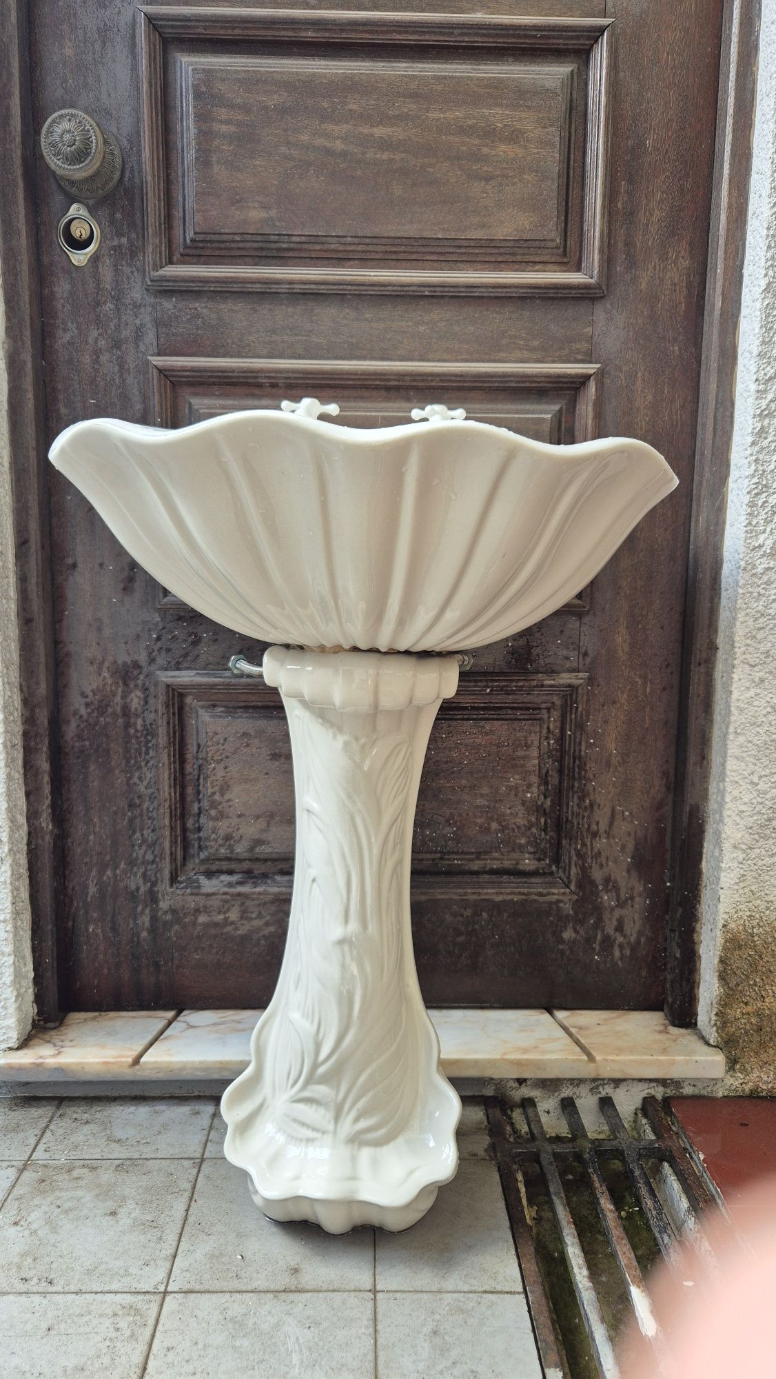 Lavatorio e sanita antigos