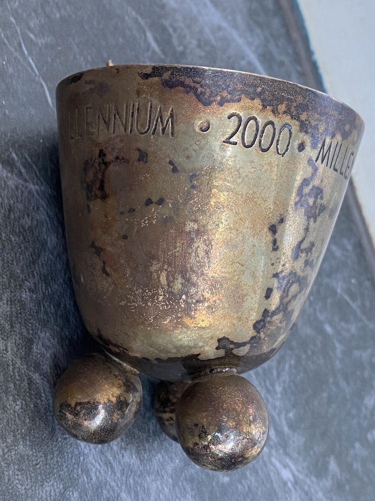 Stary kubek waza Millennium 2000 plater