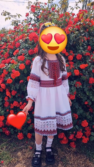 Вишита сукня на дівчинку