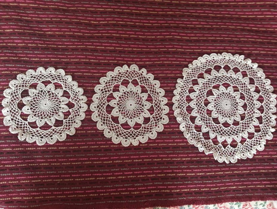 Conj. 4 Naperons Renda Crochet branco – formato flores – 4 tamanhos