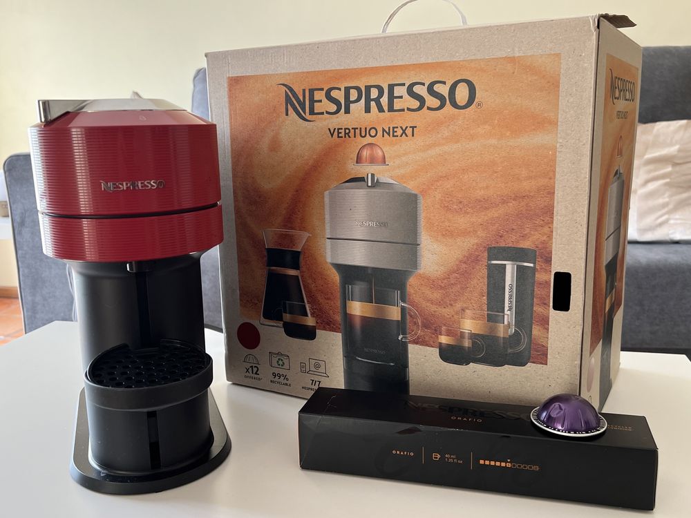 Máquina de Café Nespresso Vertuo Next Red