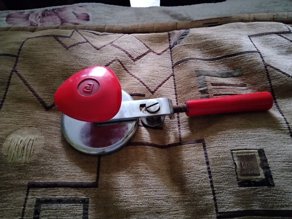 Ключ закаточний з червоними ручками