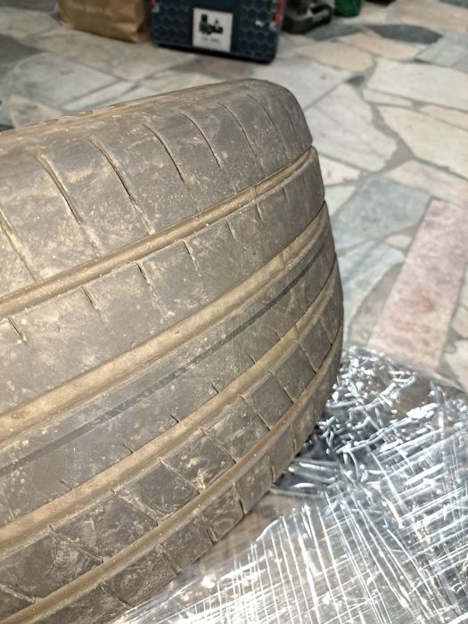 Pneus 245 x 40 x 18 Goodyear