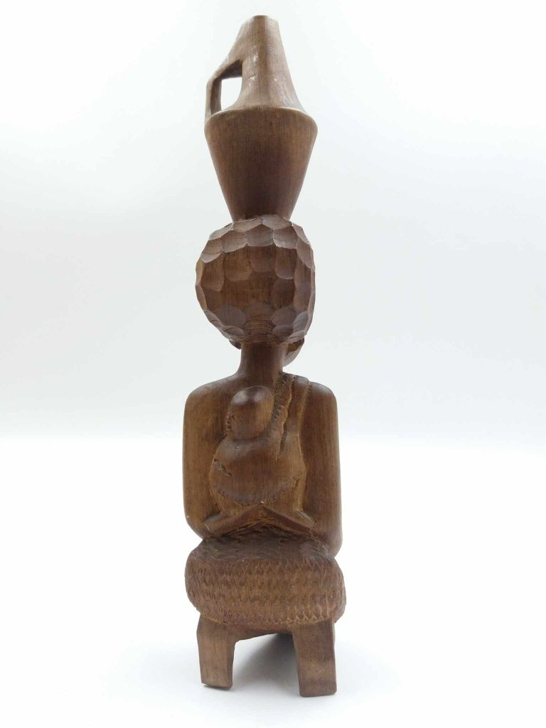 Piękna drewniana figurka murzynki z dzieckiem