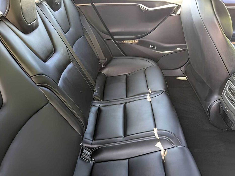 Tesla Model S      2018