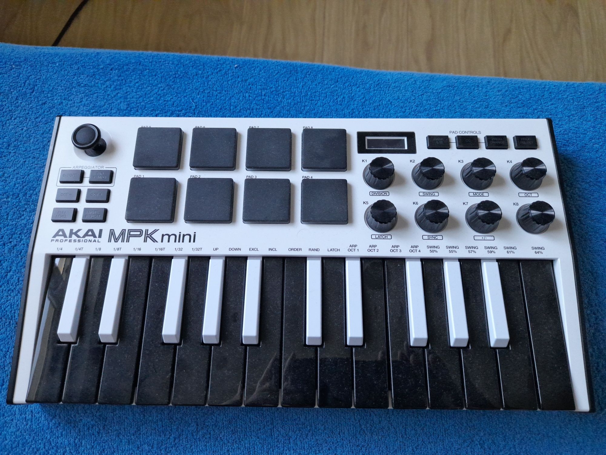 Akai MPK Mini White JAK NOWY