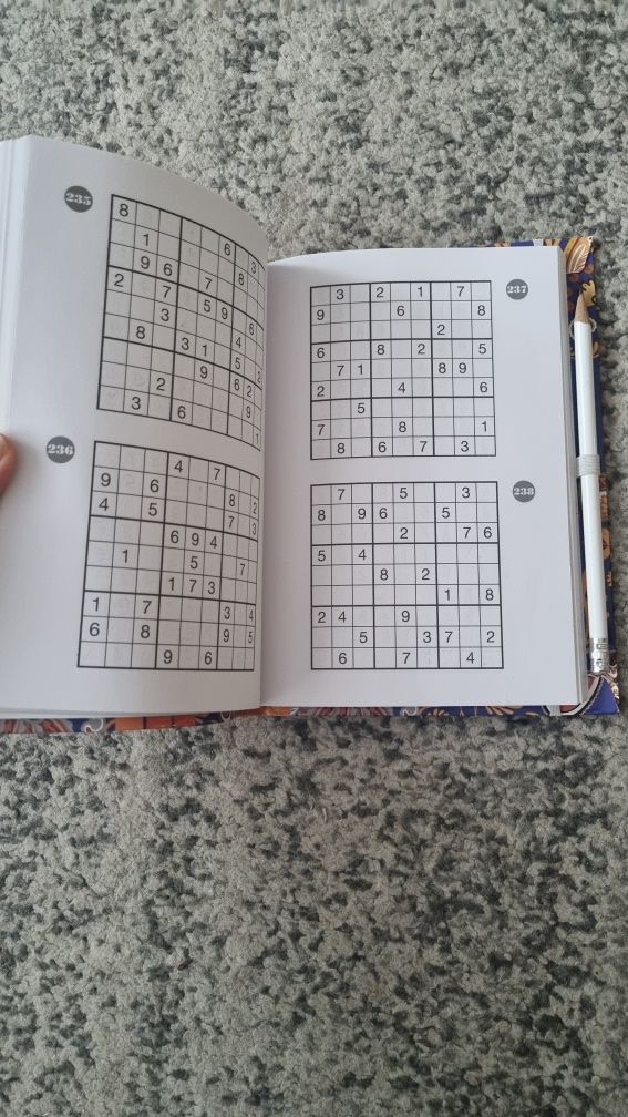 6. Ksiazka Sudoku 365 szt. dni średnio-trudne z ołówkiem