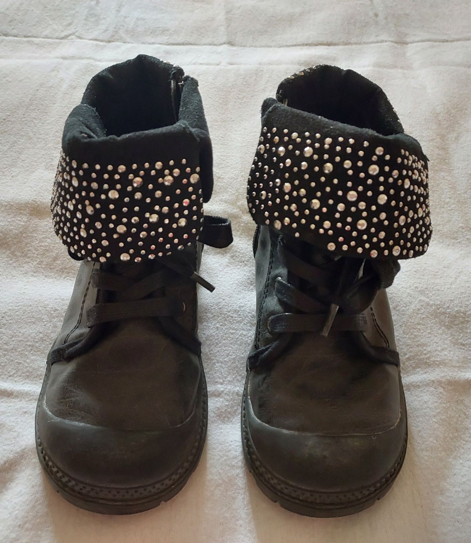 Botins Pretos c/ Brilhantes, T29