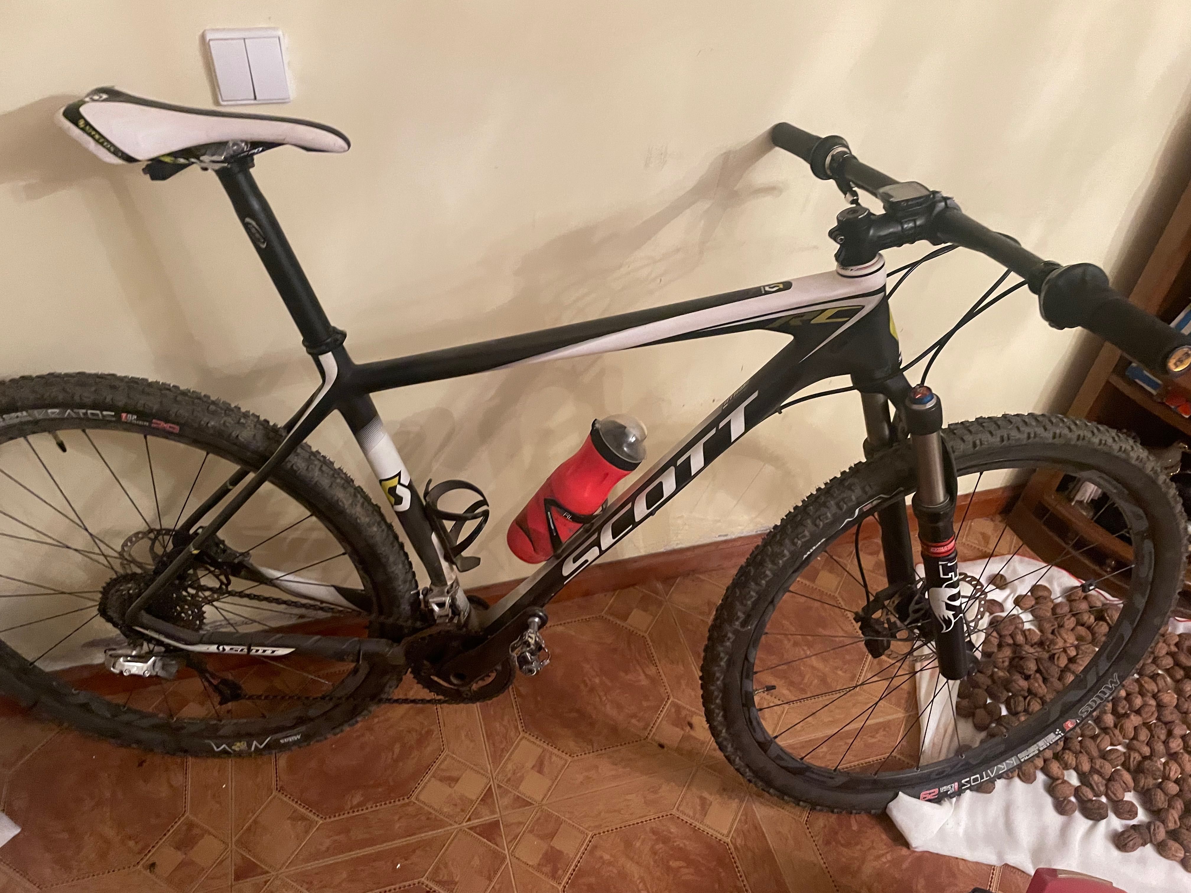 Bicicleta Scott Rc em carbono com suspensão fox e com conta km