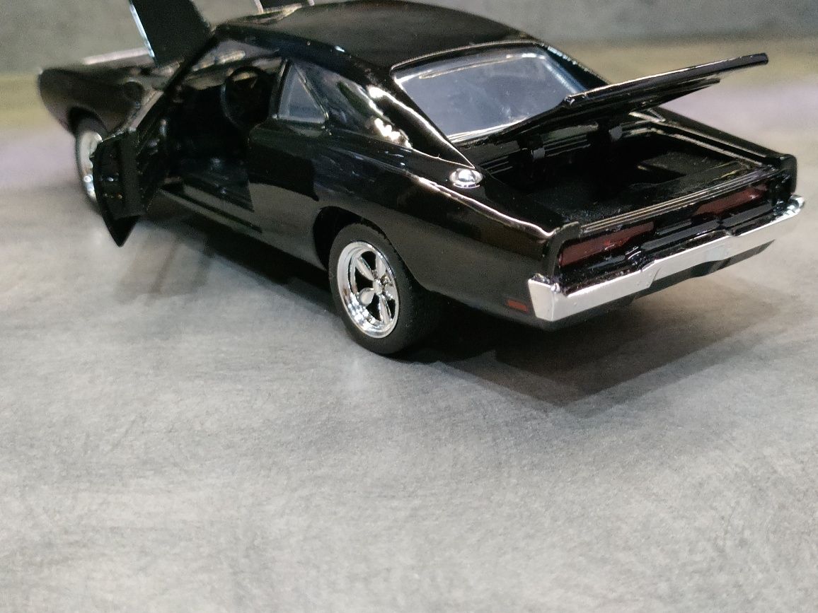 Dodge Charger 1970 NOWY model w skali 1:32, światła LED i dźwięk