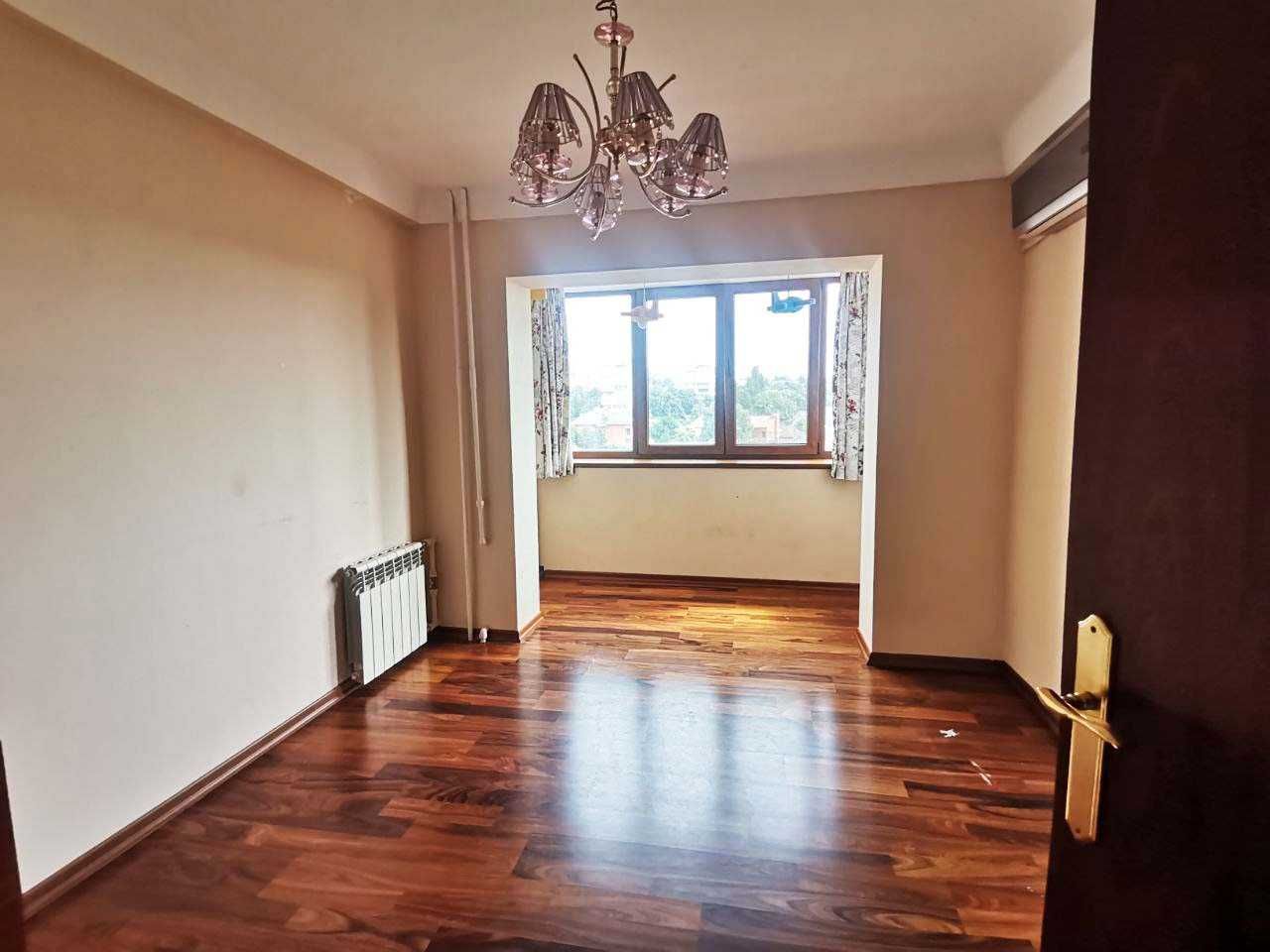 Продаж  3-кімнатної квартири в центрі міста
