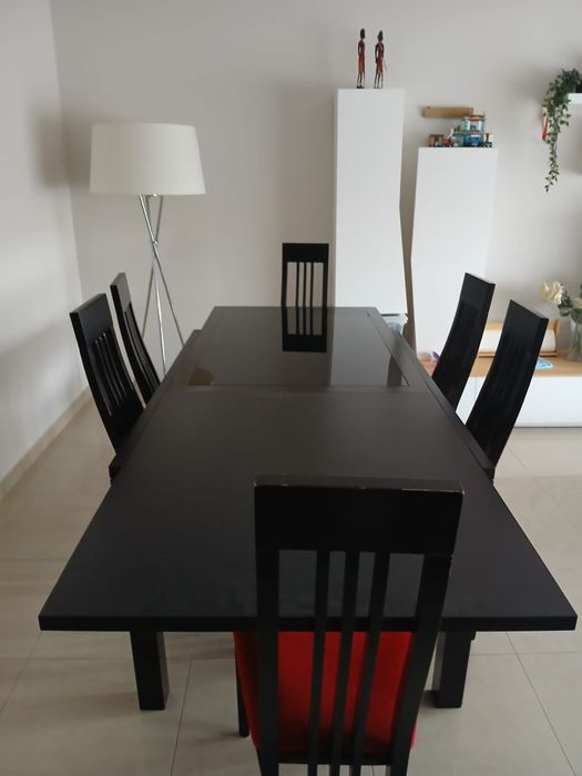 Mesa de jantar extensivel e cadeiras