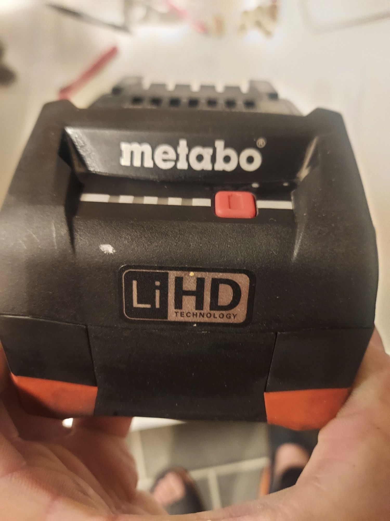 Акумулятор Metabo LiHD 5,5 Ah,8 Аh,4Ah та зарядний пристрій