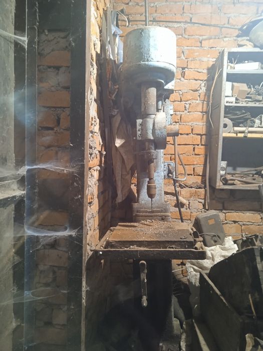 Станок свердлильний