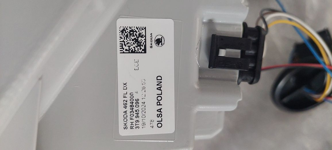 Lampa  oryginalna tylnia prawa Skoda Superb 2 kombi po lifcie