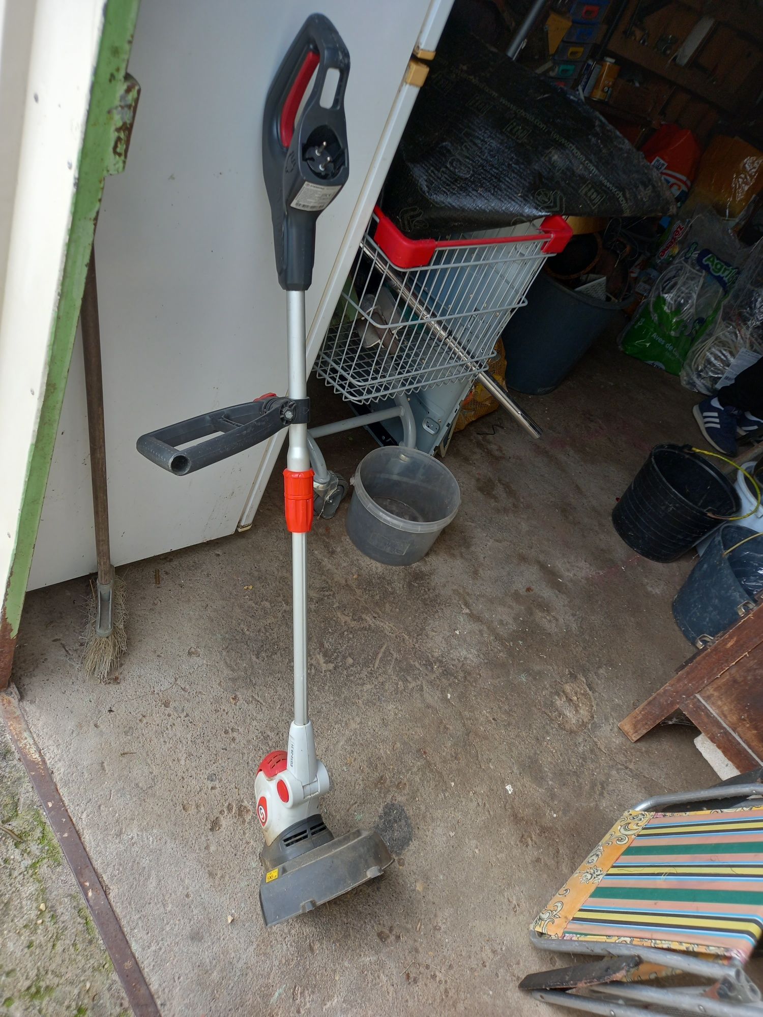 Máquina  de cortar relva