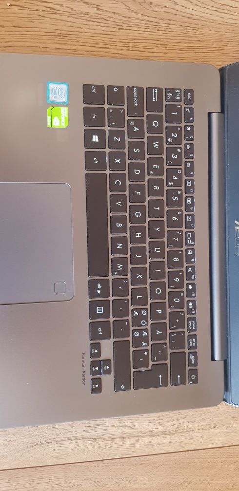 Asus Zenbook Ux430UQ i3 7100u 4GB nvidia 940MX 128GB ssd