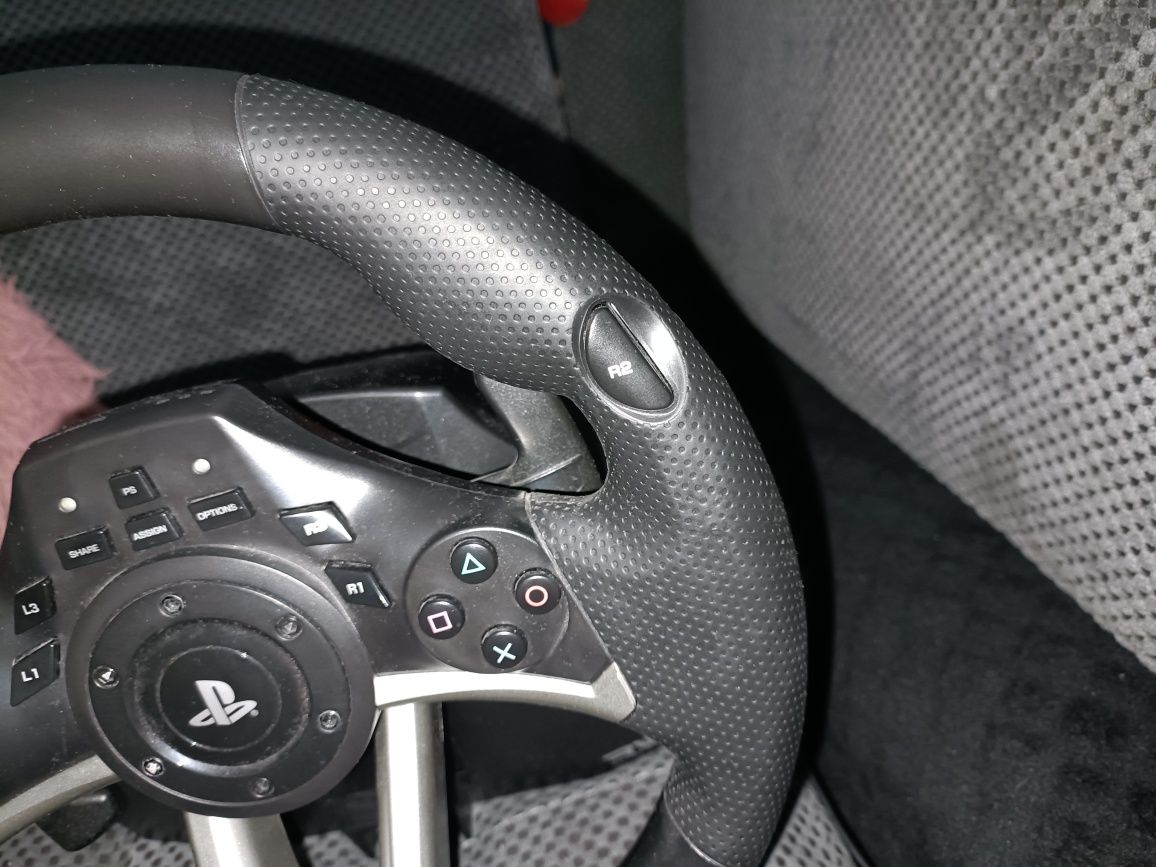Kierowca i pedały do PlayStation 4 Hori racing