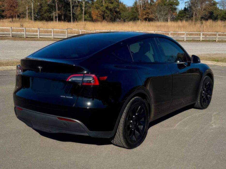 Tesla Model Y Long Range      2023