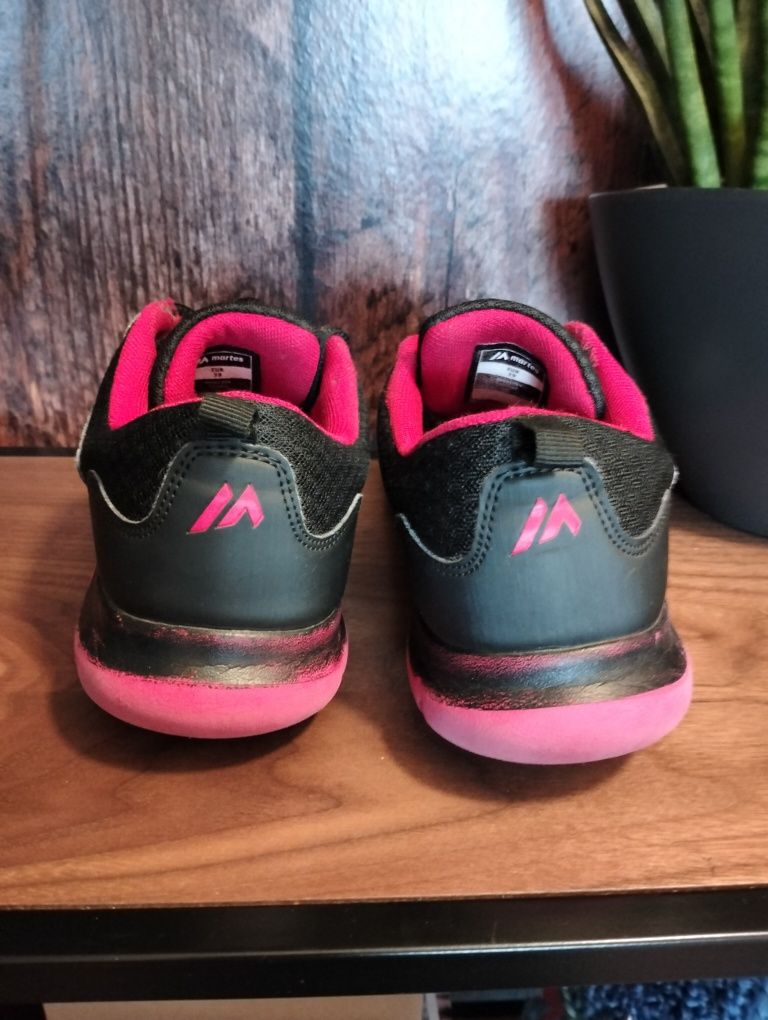 Buty sportowe Martes roz. 39, wkładka 25 cm