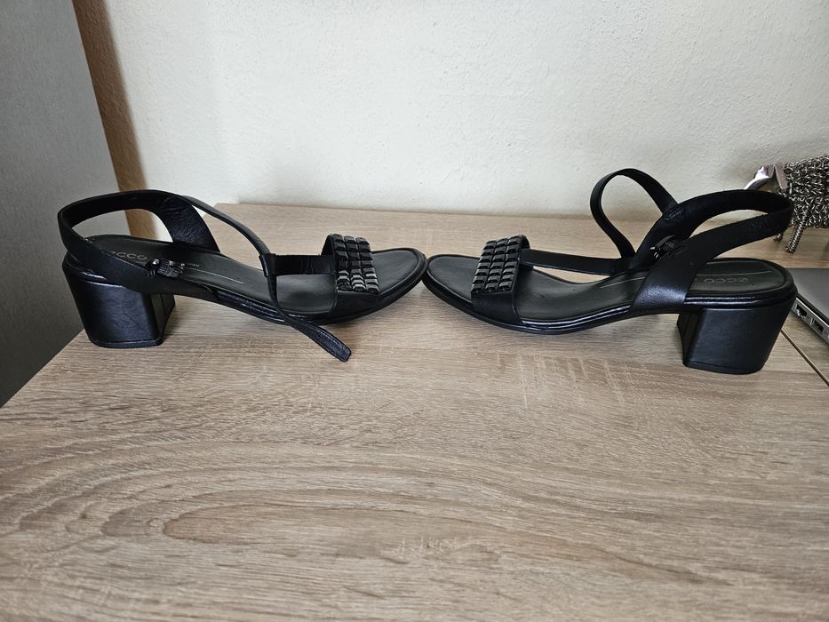 Босоніжки фірми ECCO 39 розмір