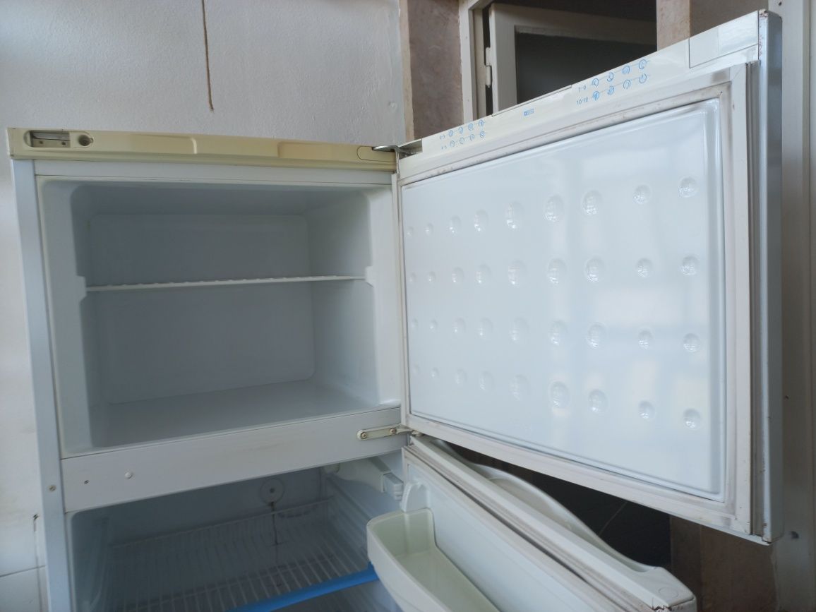 Frigorífico Indesit