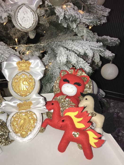 Новорічна іграшка на ялинку - подарунок. Кінь - символ року 2026