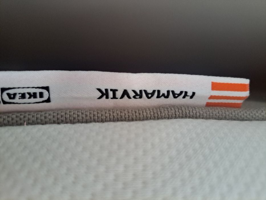 Cama de casal com colchão,usado. Com bom estado. De IKEA