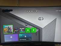 XBOX  ONE S + Dois comandos+ Dois jogos