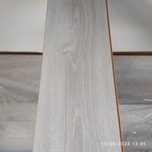 Piso flutuante laminado cinza