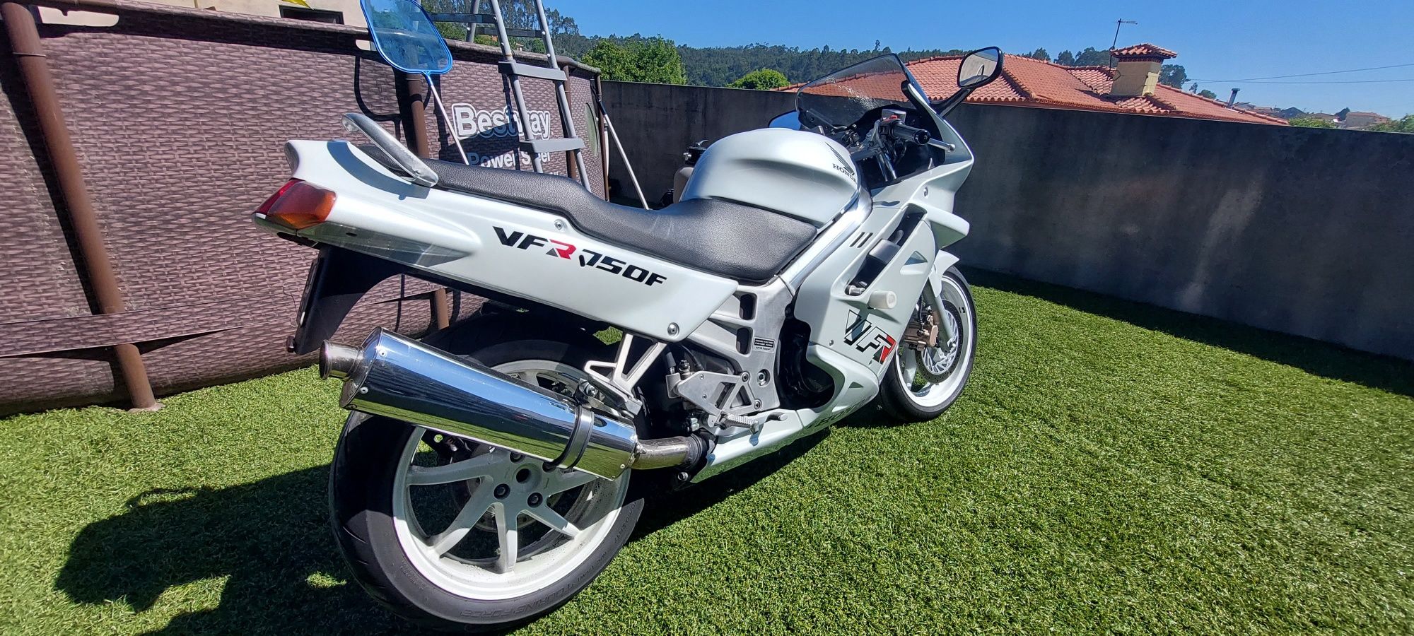 Honda VFR 750F RC36