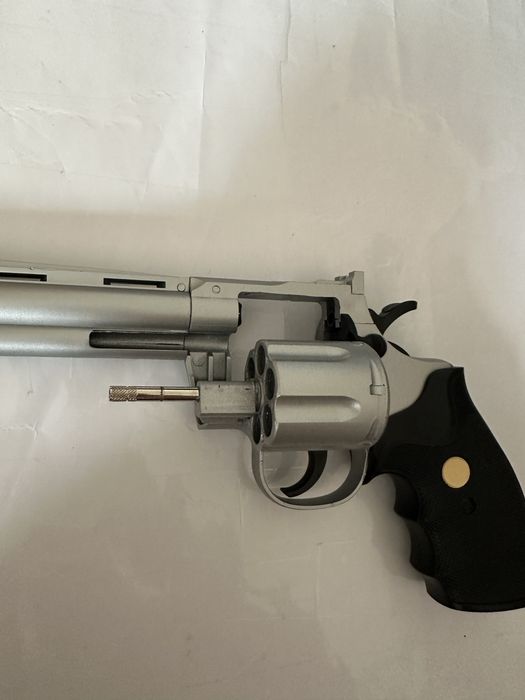 Игрушечный пистолет