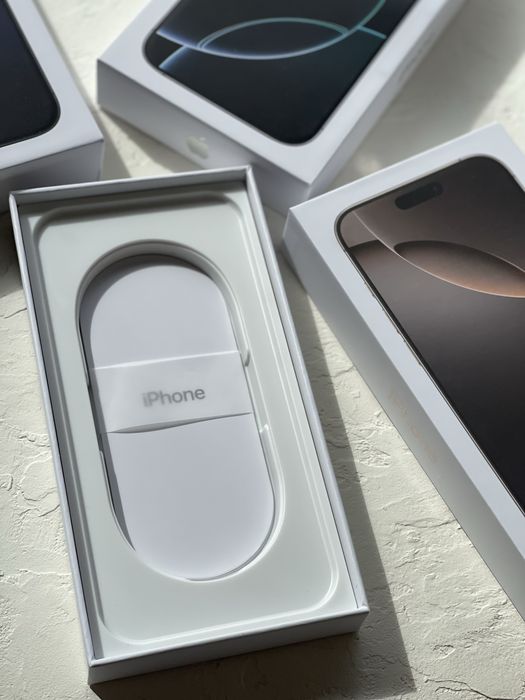 Apple box для iPhone 16 серії