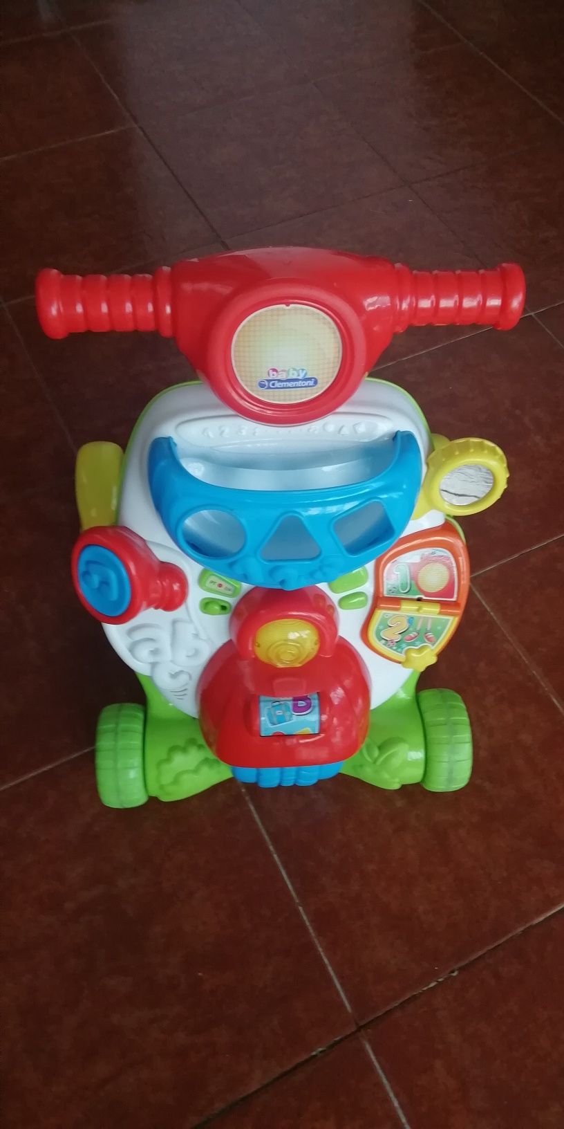 Andarilho Clementoni baby Musical 
Scoter Primeiros Passos