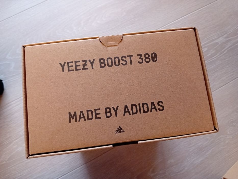 Pudełko po butach Adidas Yeezy Boost 380 BDB 38