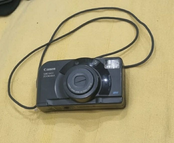 Máquina Fotografica para peças ver fotos tampa não tranca