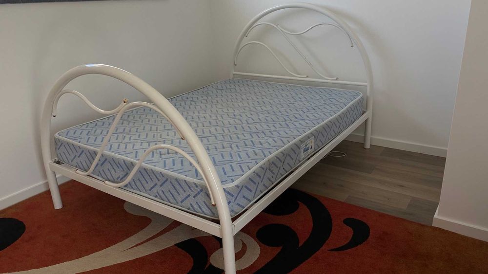 Cama + Colchão + Estrado - 150€