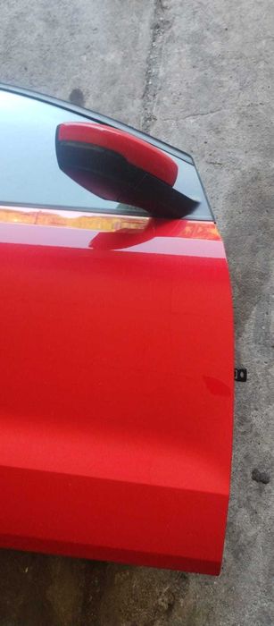 Drzwi przód tył prawe VW Polo R6
Kod lakieru: LP3G