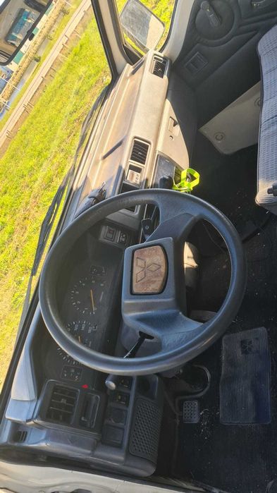 Mitsubishi L300 longa e teto alto