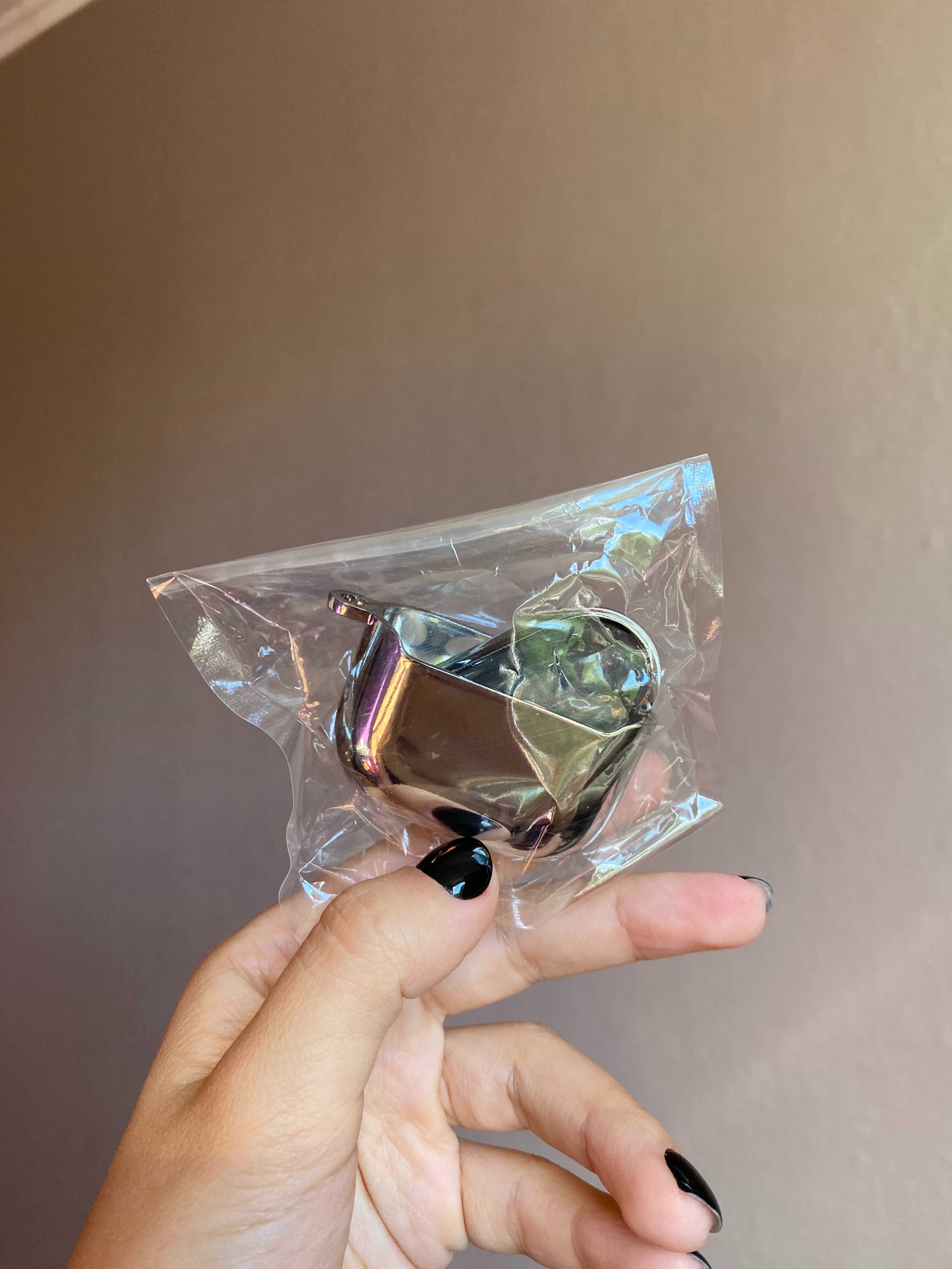 Silver silk case AirPods 4 Etui