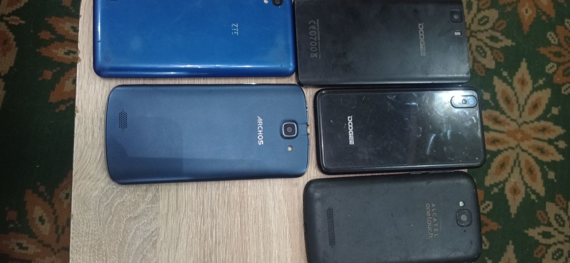 Продам телефоны на запчасти
